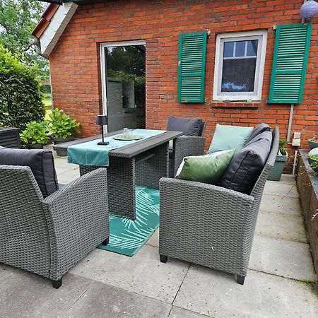 Kleines Ferienhaus Luettje Backhuus 35516 Uplengen エクステリア 写真