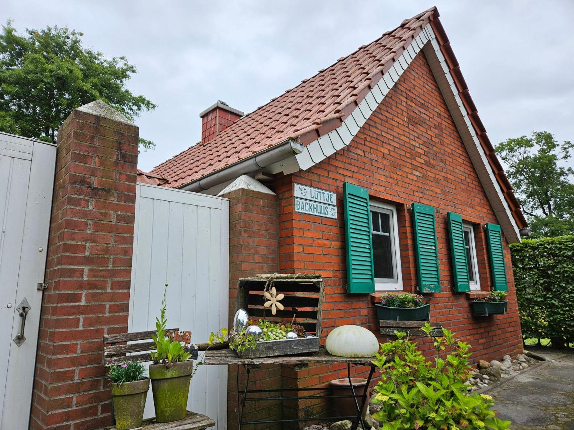 Kleines Ferienhaus Luettje Backhuus 35516 Uplengen エクステリア 写真